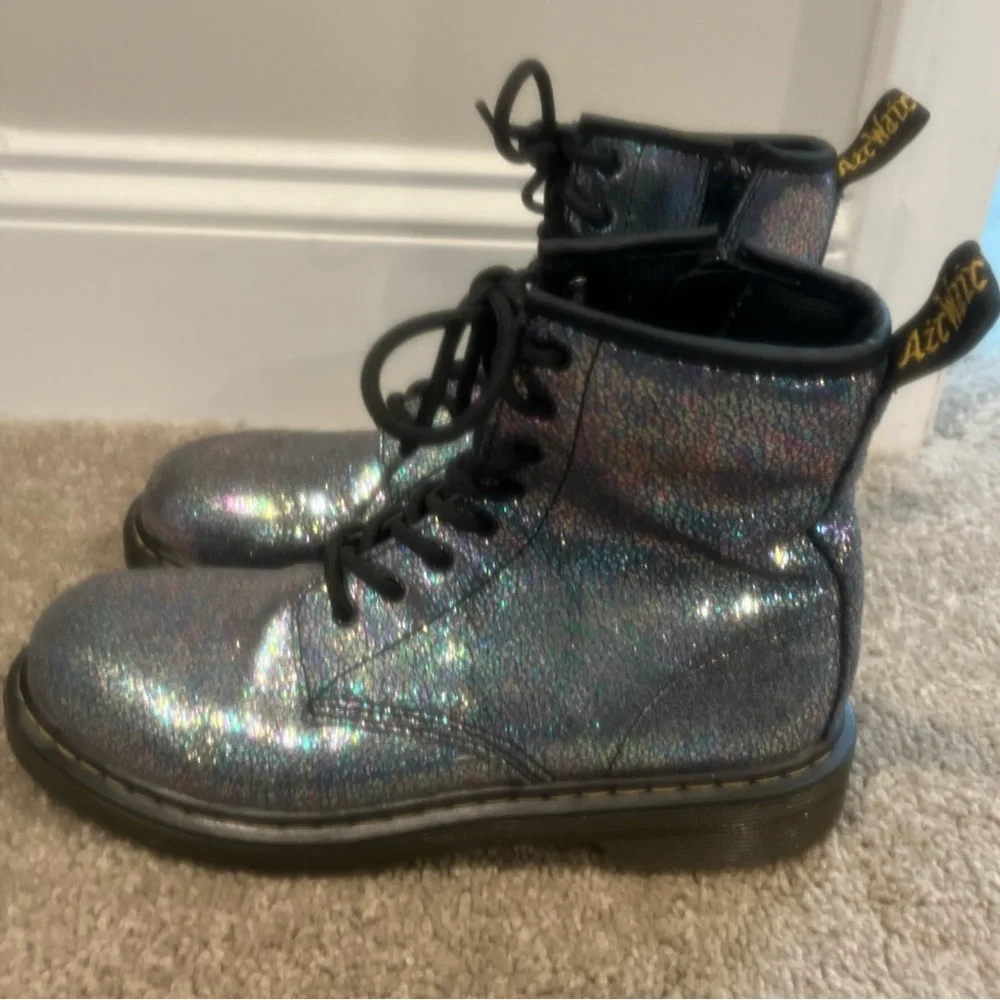 Girls/women Doc Martens Delaney boot UK 4 US 6 iridescent mermaid combat 8 eye - Picture 12 of 13
